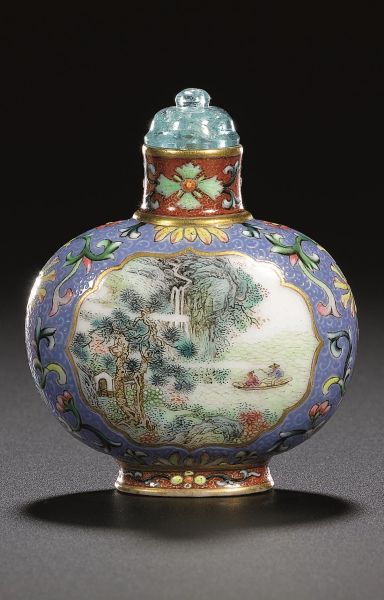 清乾隆传唐英作粉彩蓝地锦上添花山水图御题诗鼻烟壶