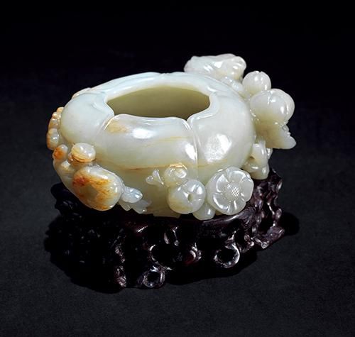 白玉梅枝纹水洗 长13cm