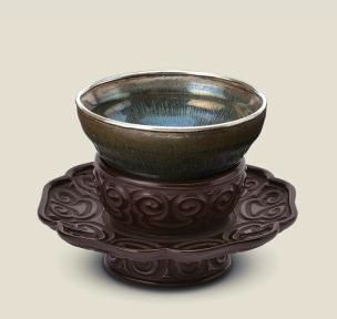 南宋 建窑兔毫茶盏连剔犀盏托 口径11.4 公分 HK$2,000,000-3,000,000