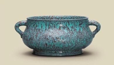 清雍正 炉钧釉蚰耳炉 六字篆书印款，口径17.5公分，HK$3,500,000-4,500,000