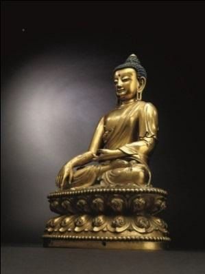 明永乐 鎏金铜释迦牟尼坐像 《大明永乐年施》楷书刻款，高27.5公分，HK$12,000,000-18,000,000