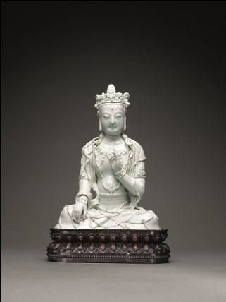 元 青白釉菩萨坐像，高32公分，HK$6,000,000-8,000,000
