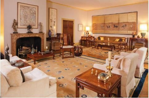 安思远位于曼哈顿第五大道的公寓共有22 间房间，陈列着他的丰富亚洲艺术珍藏。藏家也经常在此举办活动与友相聚。此为房间一景。