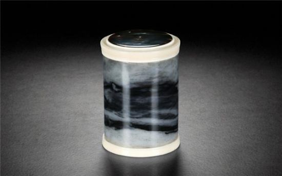 12202和田玉香筒  邹作志