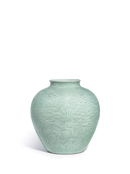 乾隆御制粉青釉浮雕龙纹罐