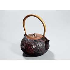 138号拍品：明治草虫银镶嵌铁壶