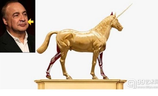 亿万富豪莱恩·布拉瓦特尼克(Len Blavatnik)及其竞拍而得的达明·赫斯特雕塑《金色独角兽》