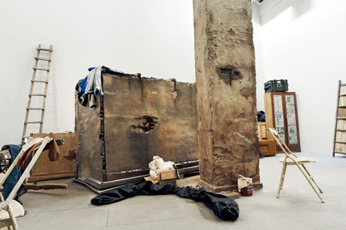 焦兴涛 真实的赝品 尺寸不等 2004-2013年 成交价(含佣金)：RMB3,680,000