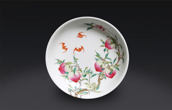  清乾隆 粉彩五福九桃纹盘一对