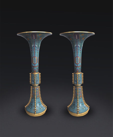 清乾隆 御制铜胎掐丝珐琅出戟花觚一对