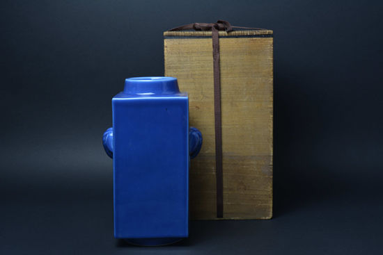 图7【清光绪(官) 　　祭蓝釉象耳四方瓶】