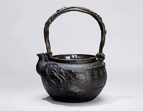 龟文堂初代堂主波多野正平造 兰诗花卉老铁壶