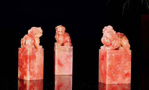 郭祥忍作巴林鸡血石套章，福建东南2014春拍