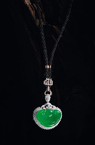 天然翡翠心形吊坠，福建东南2014春拍