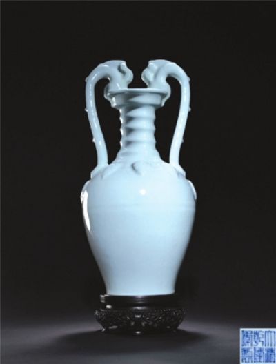清乾隆御窑天蓝釉双龙耳瓶高31.8cm