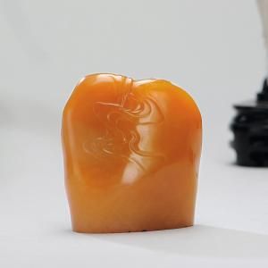 田黄石云纹薄意椭圆章（73g），福建东南2014春拍