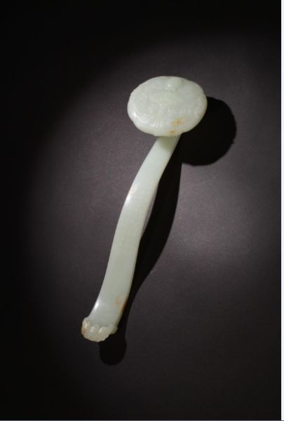 清嘉庆 白玉御题诗文吉庆有余如意 成交价：2300万元