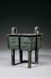 商晚期—西周 兽面纹方鼎10,120,000港元成交