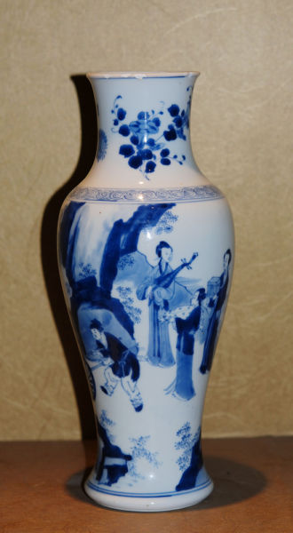 图6【清康熙 青花戏曲人物图纹梅瓶】