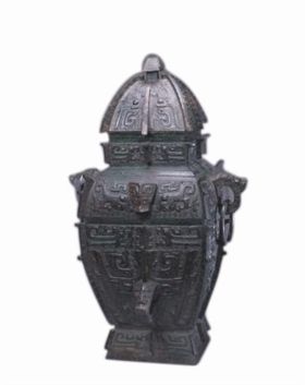 图2 商青铜亚□方罍，北京故宫博物院藏