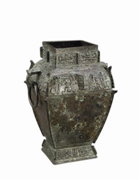 图3 商青铜亚方罍，上海博物馆藏