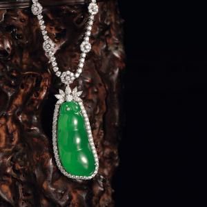 翡翠福豆挂件 成交价：782万元 福建东南2013秋拍