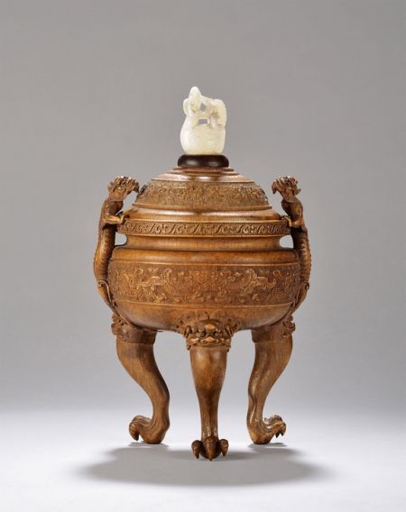 北京东正秋拍，清初 竹雕锦地盘螭兽面纹双龙耳三足炉，成交价：143.75万