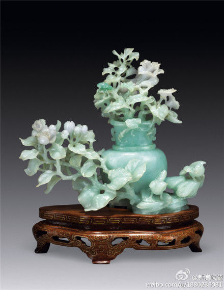 翡翠花鸟瓶120万落槌