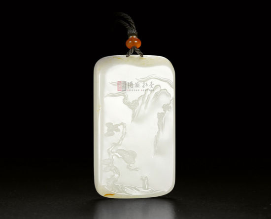 瞿利军 和田玉籽料松下高士图牌 尺寸：5.9×3.3×1.0cm 55g 成交价：165000 