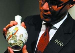 乾隆御制“锦鸡花石”图胆瓶