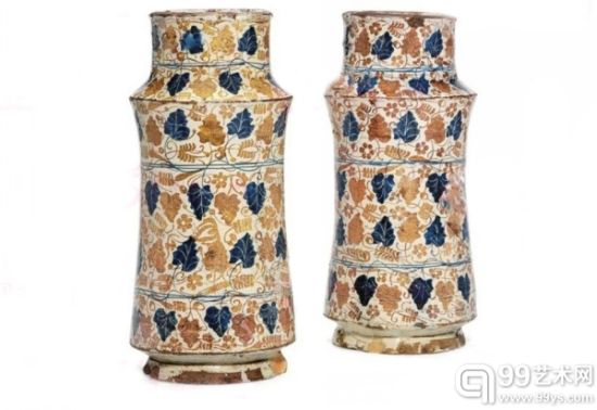 一对精美的西班牙摩尔式蓝花光瓷彩陶珍贵药罐