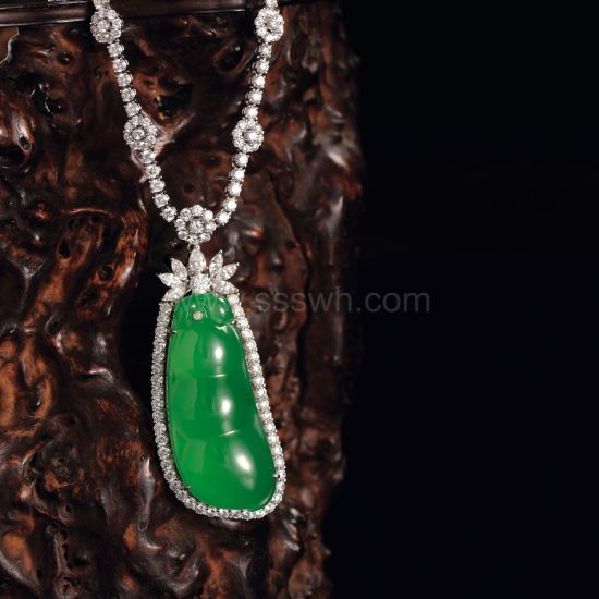 天然翡翠福豆项坠 福建东南2013秋拍 成交价：782万元