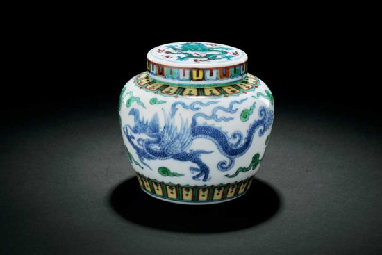 “清雍正 青花斗彩龙纹盖罐”