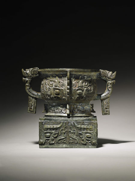 最高成交价拍品为青铜盛食器《作宝彝簋》