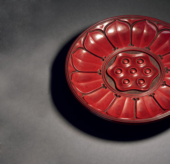 元 剔红莲纹盘