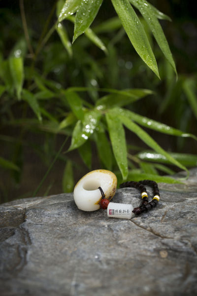 苏州玉雕名家李剑作品 和田玉籽料仿古纹扳指