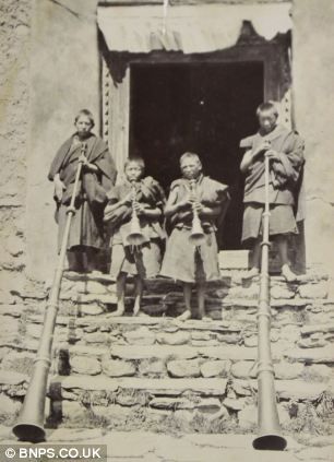 被掠西藏文物在英拍卖：部分高于起拍价20倍