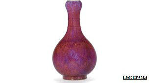 中国古董花瓶以337,250英镑由中国一个收藏家所买下
