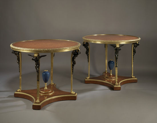 约1810年 法国路易十六风格珍罕鎏金铜脚等檀面圆桌一对 230万元