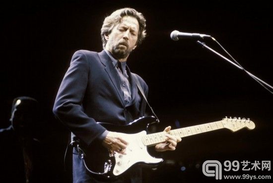 英国吉他大师埃里克·克莱普顿为慈善拍卖心爱吉他