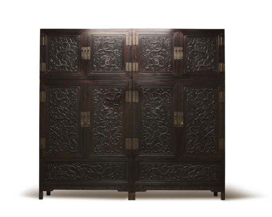 清乾隆紫檀高浮雕九龙西番莲纹顶箱式大四件柜 以9315万元的成交