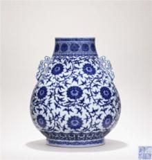 清乾隆 官窑青花缠枝莲万寿如意纹牛头尊