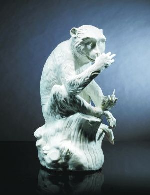 伦敦苏富比嗅味瓷猴拍出80万英镑