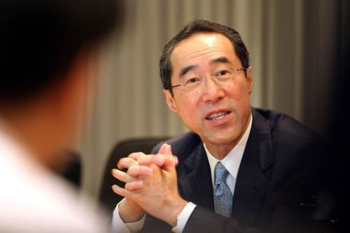 一年前，唐英年竞选香港特首失败。葡萄酒是唐英年在政坛遭遇滑铁卢的部分原因。