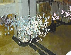 徐冰《鸟飞了》（局部）