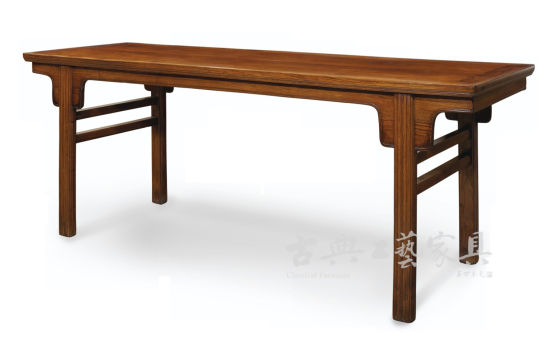 明 十七世纪 黄花梨画案，成交价352.5万美元。（图片提供：纽约佳士得）