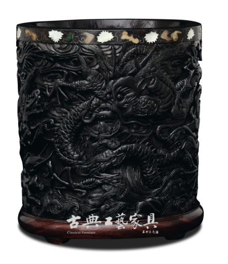 【明 周制 鱼龙海兽紫檀笔筒】