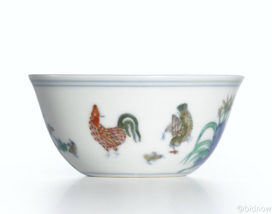 在香港苏富比2014春拍上，明成化 斗彩鸡缸杯以1.6亿港元起拍，2.5亿港元落槌，含佣金成交价为2.8亿港元，刷新明代瓷器世界拍卖纪录。