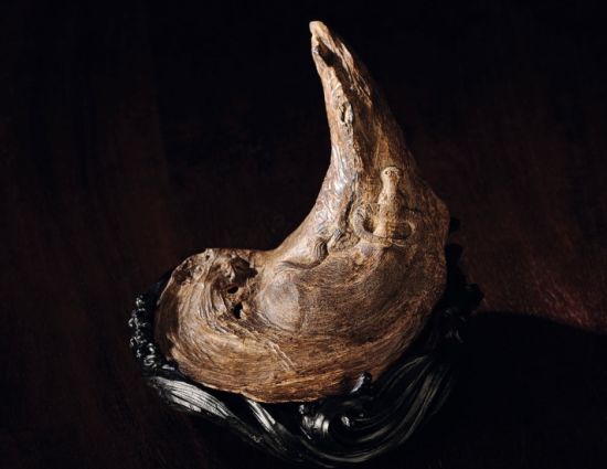 郑映新作《牛转乾坤》沉香摆件