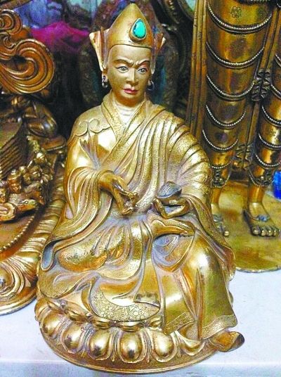 莲花生大师像 清代。